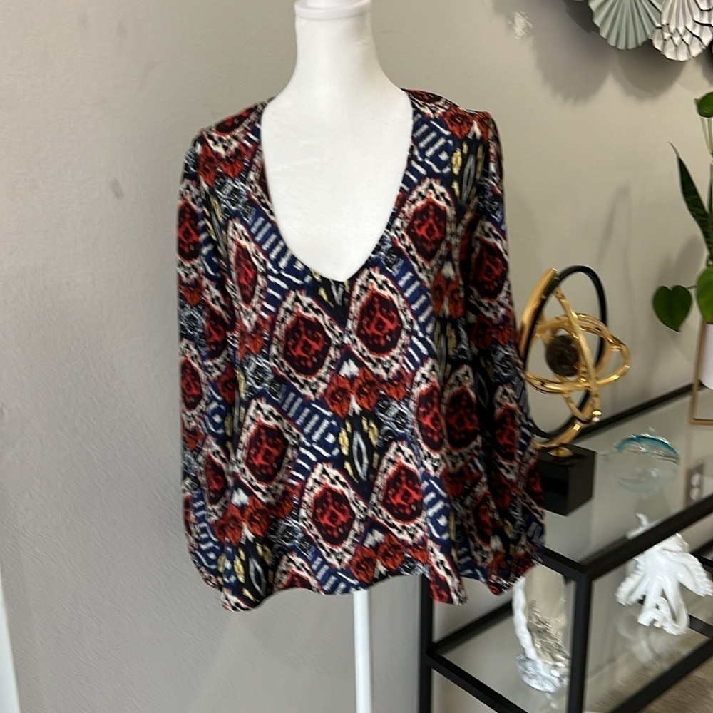 EXCELLENT CONDITION! lovers and friends long sleeve colorful blouse size M
